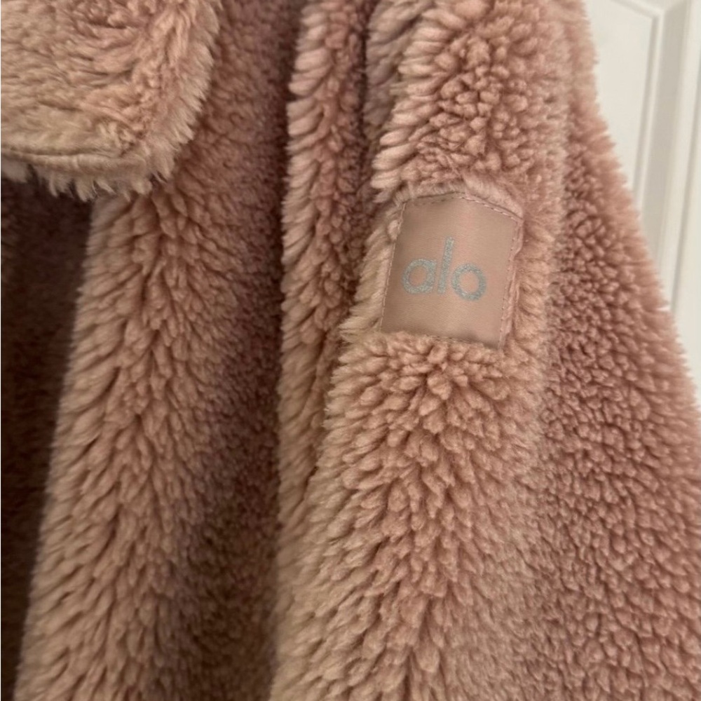 ALO Yoga Women's Blush Sherpa Trench  Jacket - Picture 9 of 9